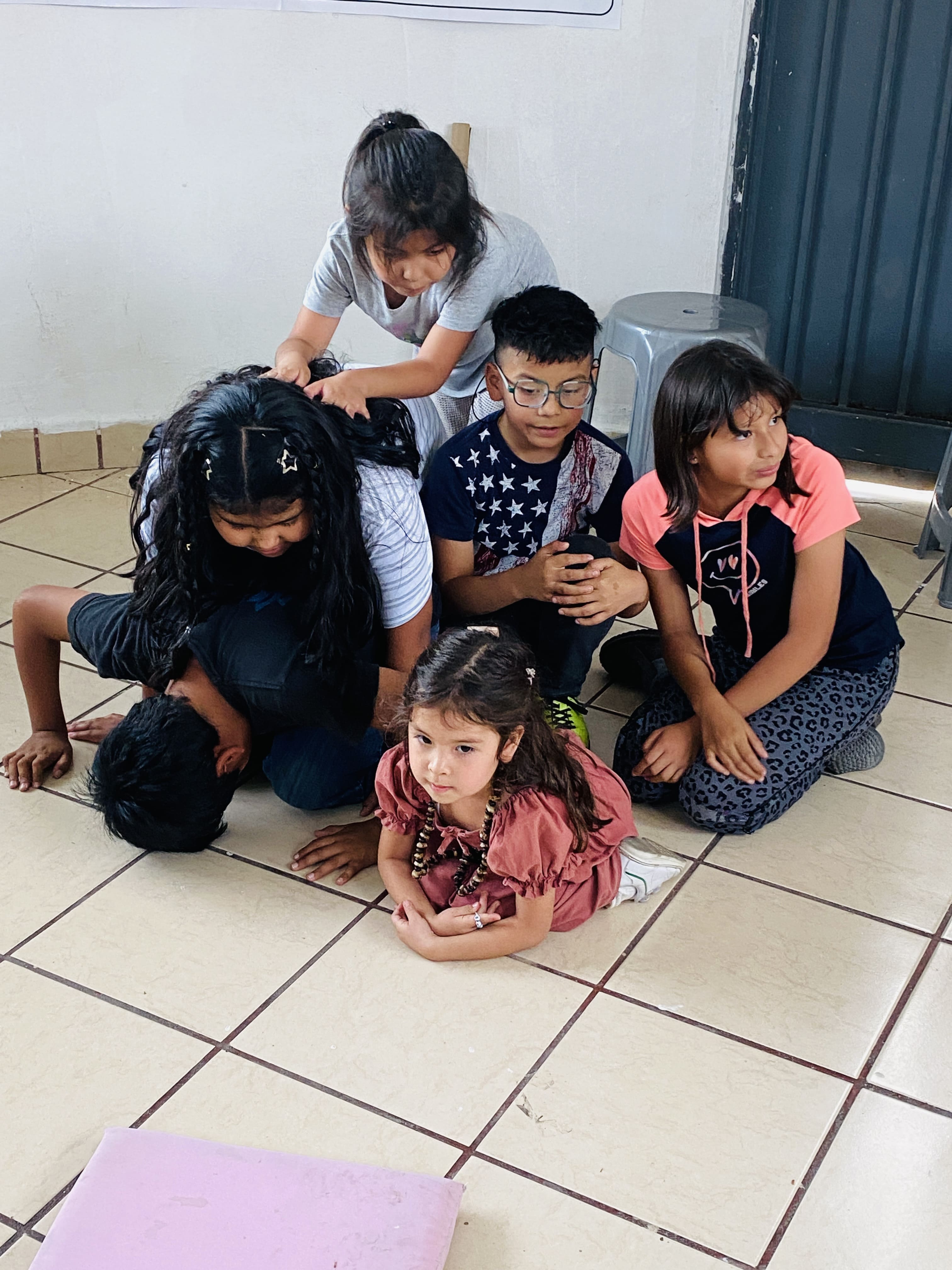 Taller Artesanal y Comunitario de Elaboración de Pulseras y Collares
